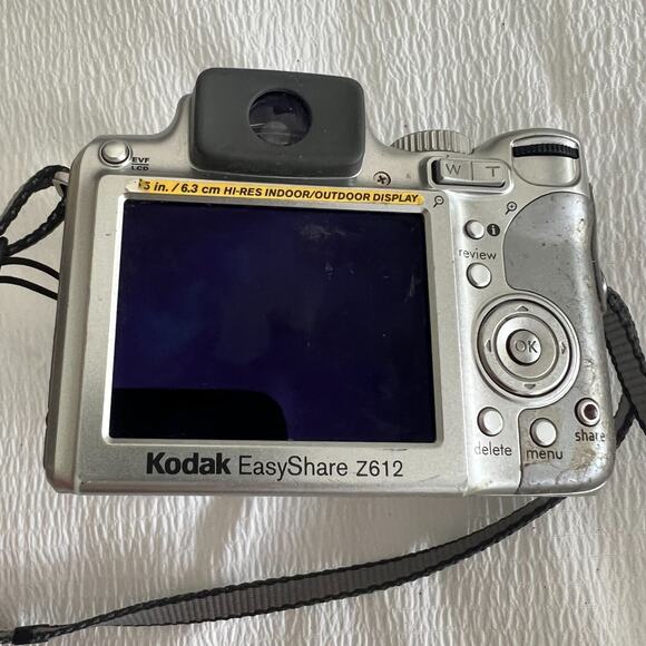 Kodak EasyShare Z612 6.1MP Digital Camera - Silver - Not tested - Picture 3 of 6